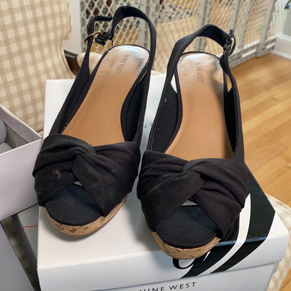 Nine West black spadrille